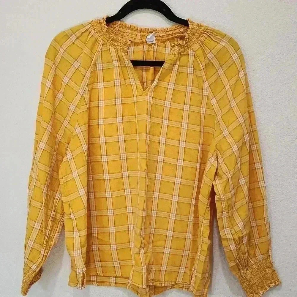 Old Navy Split Neck Long Sleeves Plaid Smokced  Blouse Size L